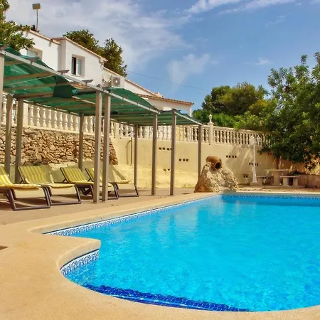 Estrelizia Villa *